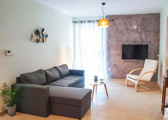 Your Athenian Hideaway: Cozy Apartment In The City Center