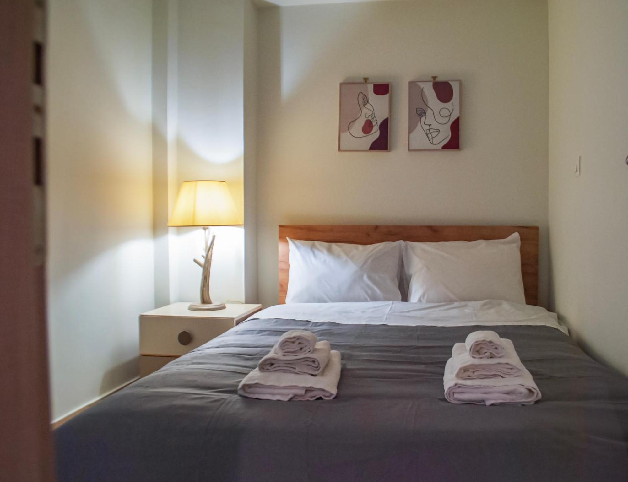 Your Athenian Hideaway: Cozy In The Center