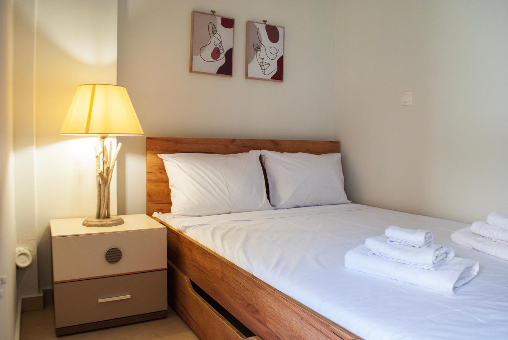 Your Athenian Hideaway: Cozy In The Center Apartment Athens