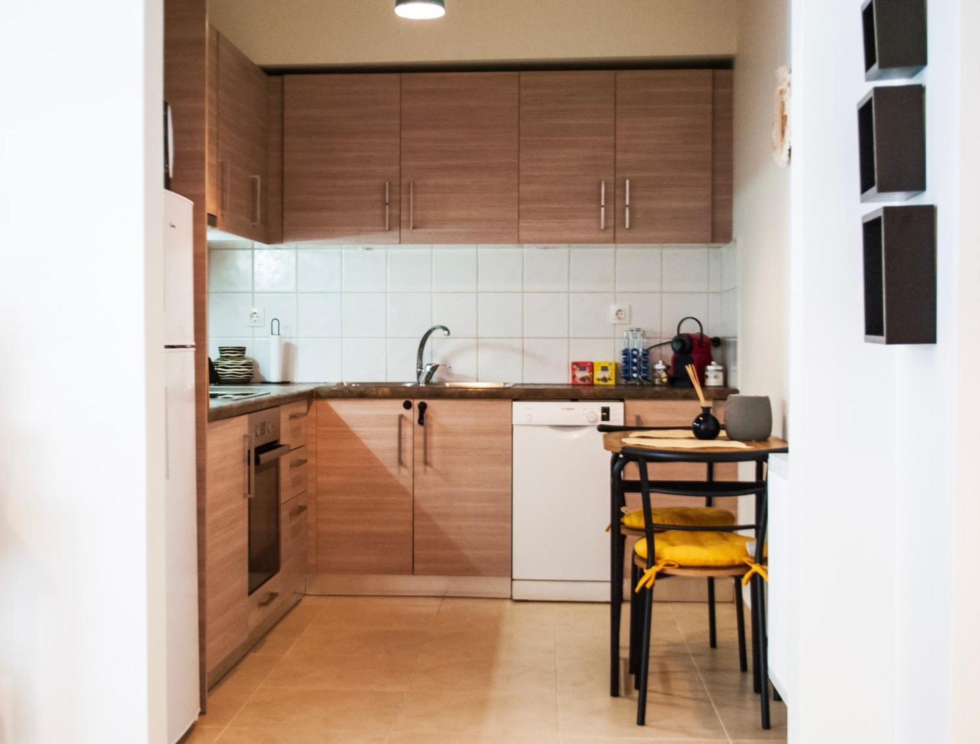 Apartment Your Athenian Hideaway: Cozy In The Center Athens